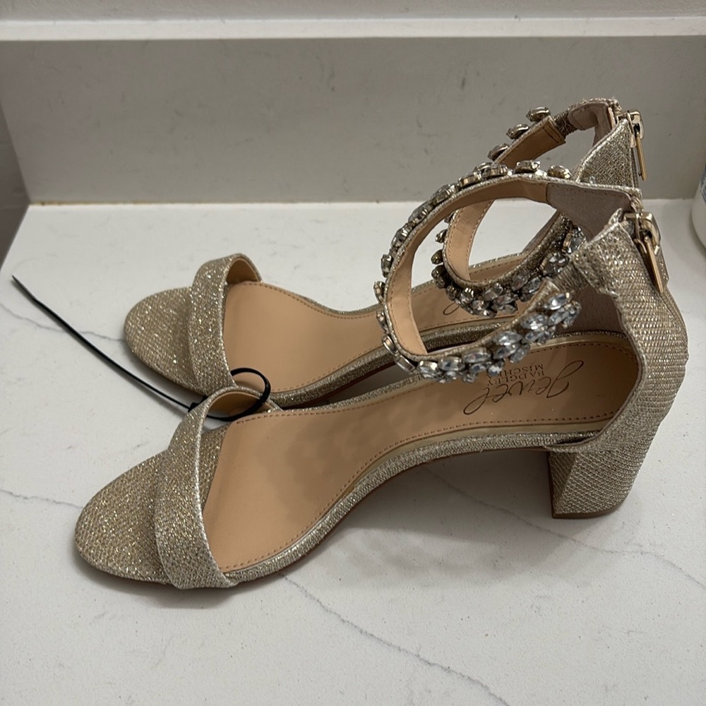 Jewel Badgley Mischka size 7 gold/silver shoes with faux diamonds new
